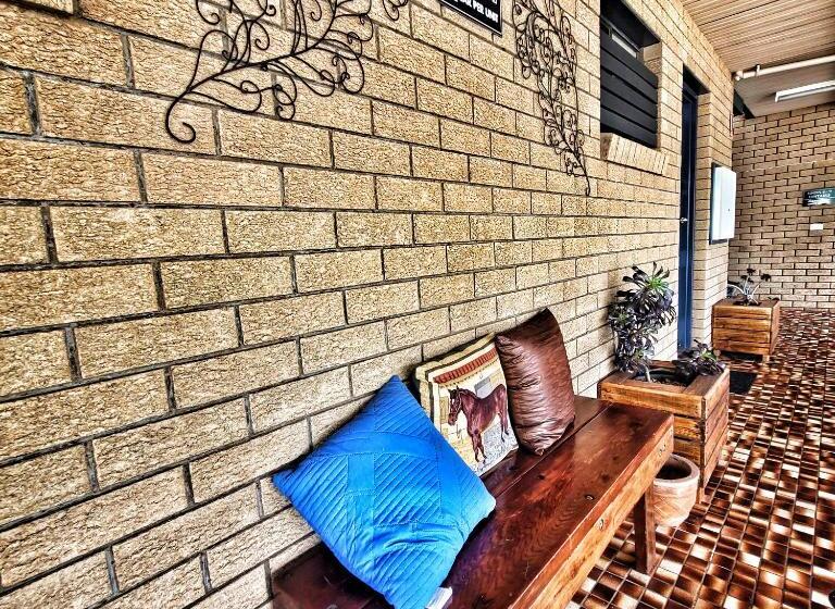 اتاق استاندارد, Raceview Motor Inn