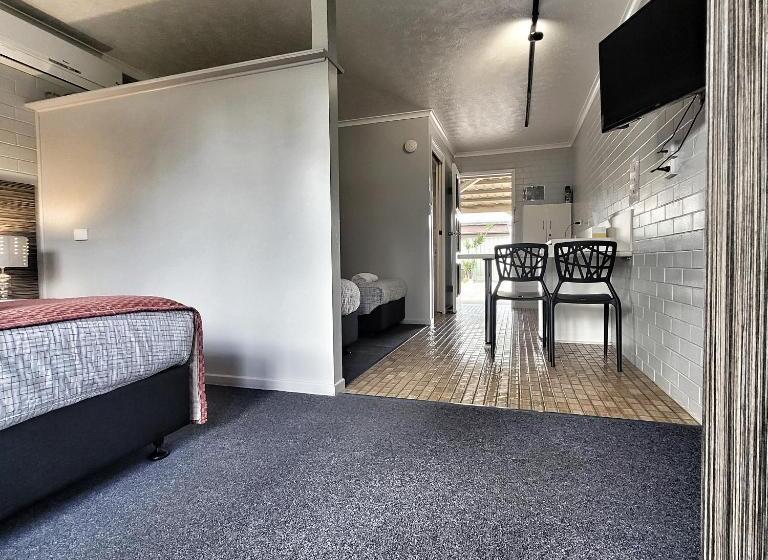 اتاق استاندارد, Raceview Motor Inn