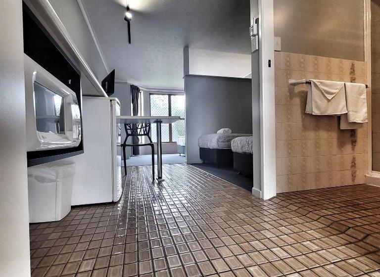 اتاق استاندارد, Raceview Motor Inn