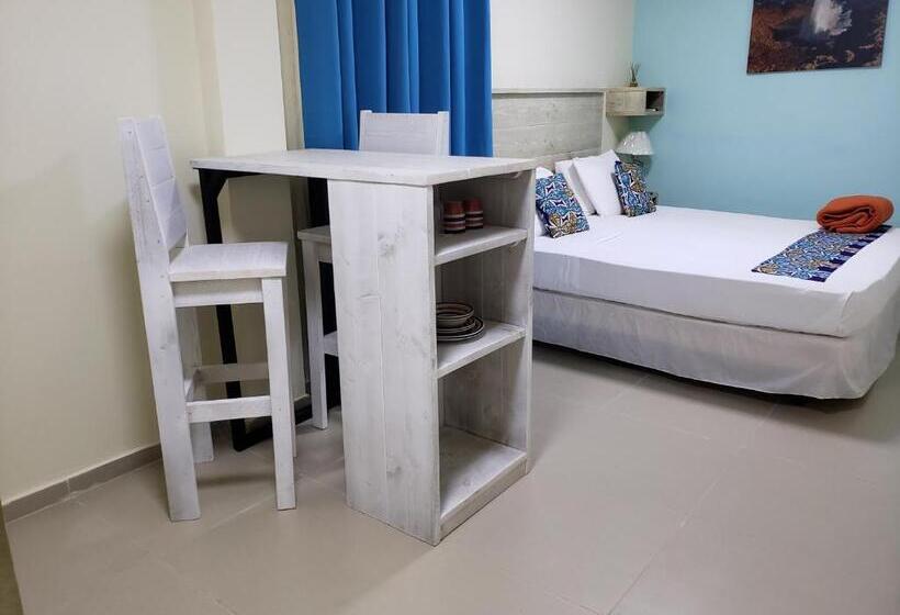 استودیوی لوکس, Mustique Suites Curacao