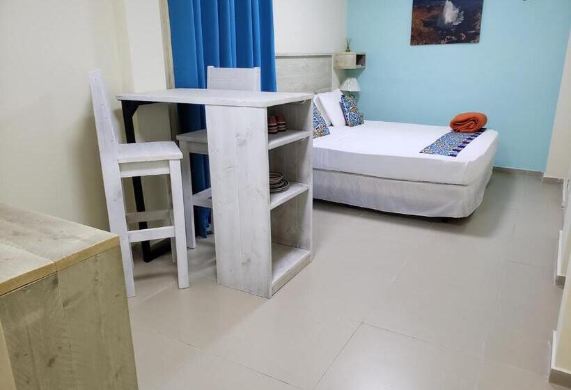 استودیوی لوکس, Mustique Suites Curacao