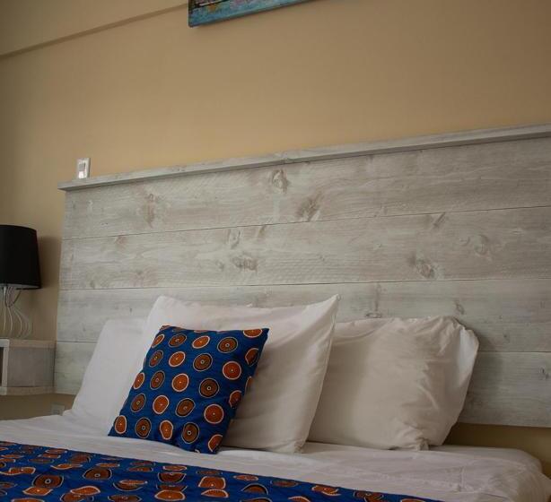 استودیوی لوکس, Mustique Suites Curacao