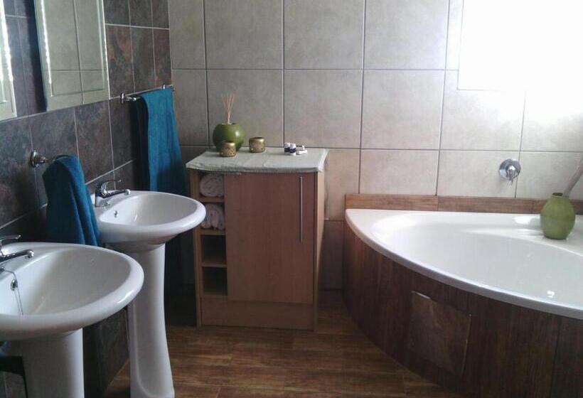 디럭스 룸 킹사이즈 침대, Homestay Travel Guest House