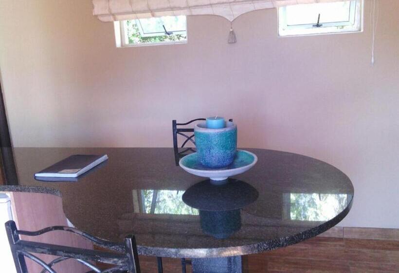 디럭스 룸 킹사이즈 침대, Homestay Travel Guest House