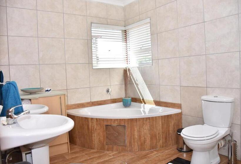 디럭스 룸 킹사이즈 침대, Homestay Travel Guest House