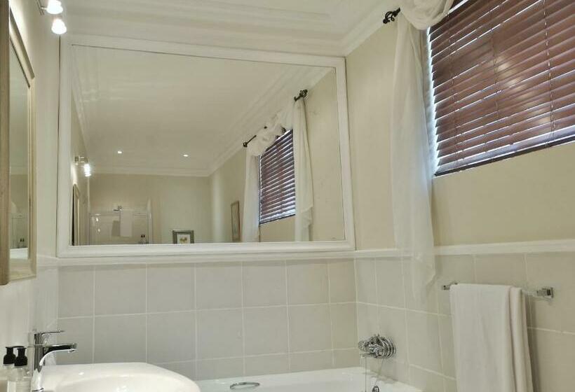 מיטת קינג בסוויטה, Val D  Or Estate