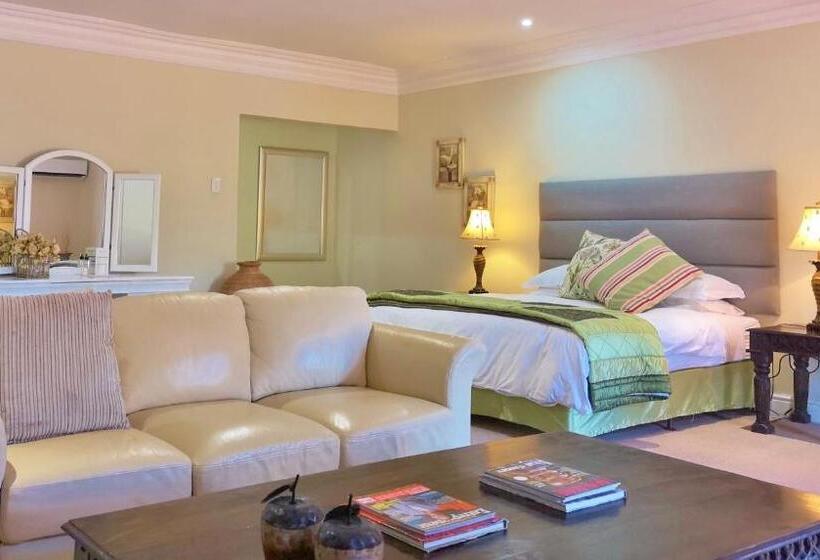 מיטת קינג בסוויטה, Val D  Or Estate