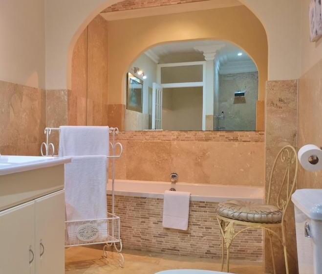 מיטת קינג בסוויטה, Val D  Or Estate