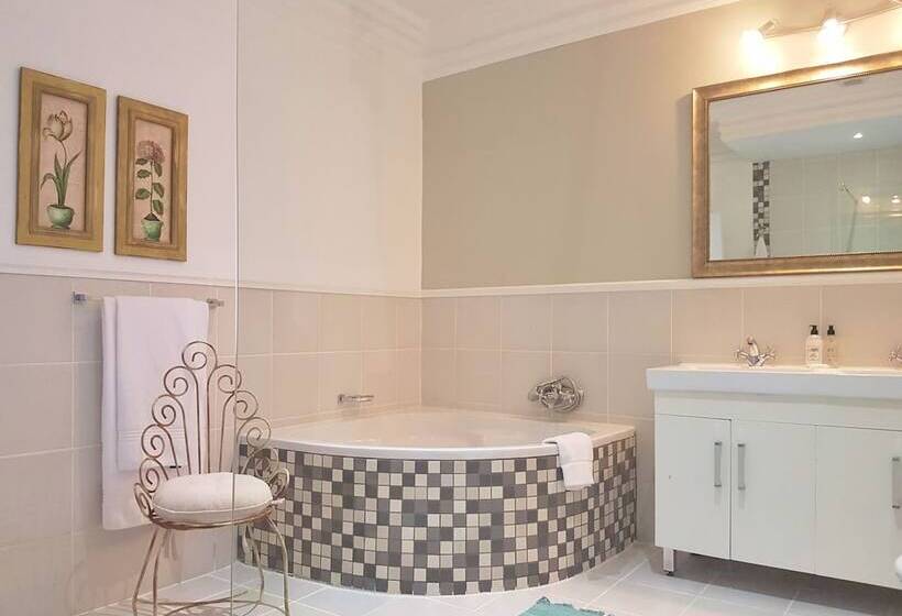 סוויטה, Val D  Or Estate