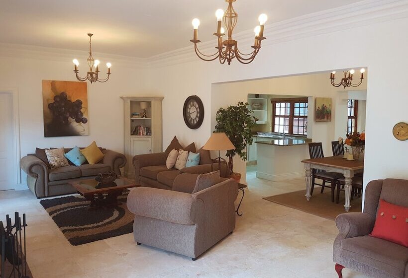 וילה בת 2 חדרי שינה, Val D  Or Estate