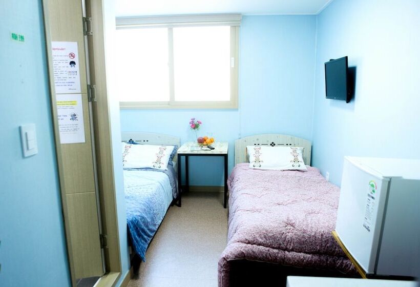 Cameră Triplă Standard, Well Plus Guest House