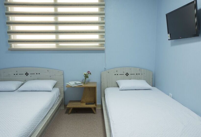 Cameră Triplă Standard, Well Plus Guest House