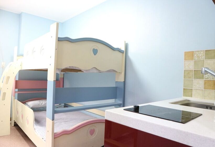 Cameră Familiară, Well Plus Guest House