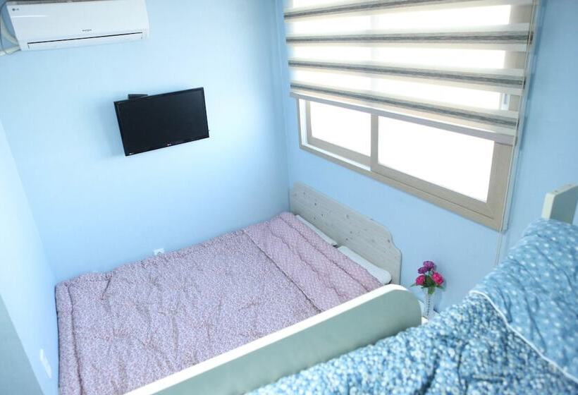 Cameră Familiară, Well Plus Guest House