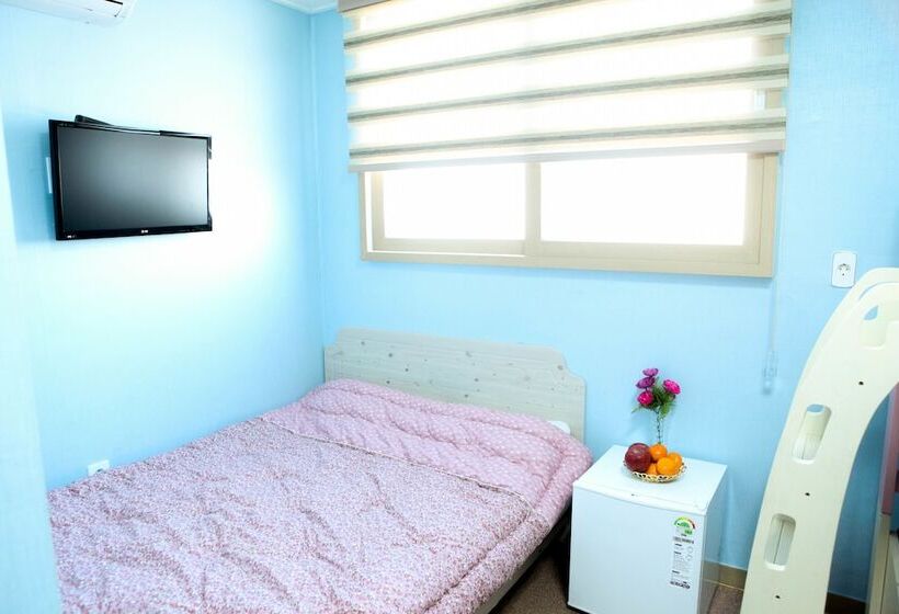 Cameră Familiară, Well Plus Guest House