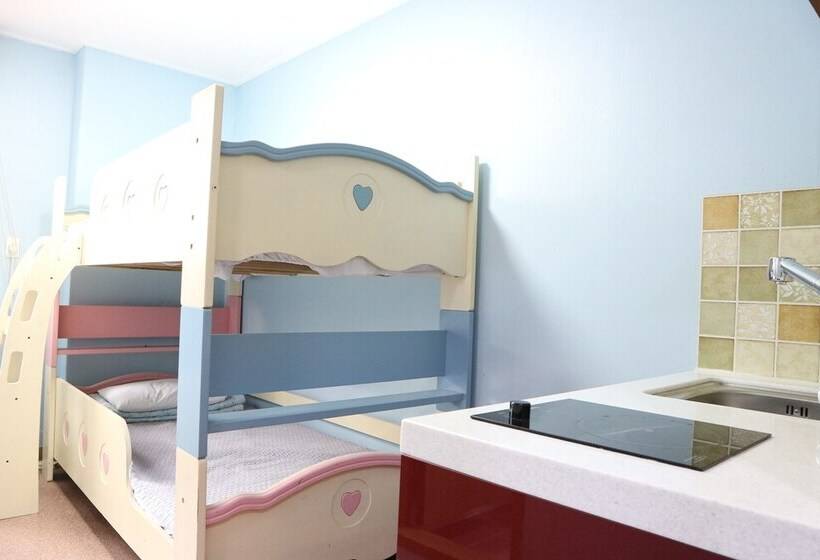 Cameră Familiară, Well Plus Guest House