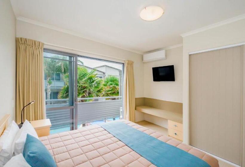 스위트 킹사이즈 침대, Raumati Sands Resort