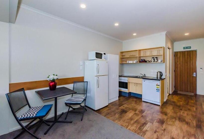 استودیوی استاندارد, Raumati Sands Resort