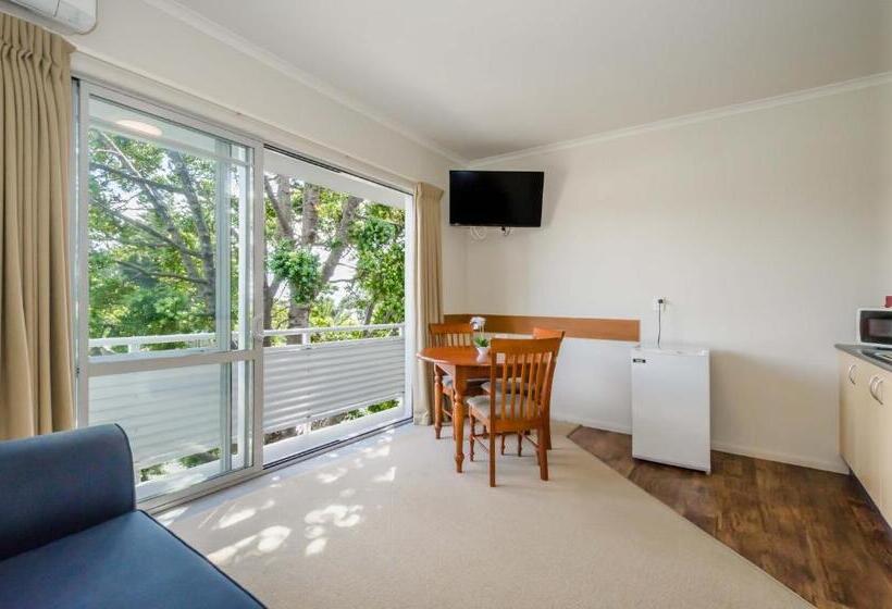 스탠다드 스튜디오, Raumati Sands Resort