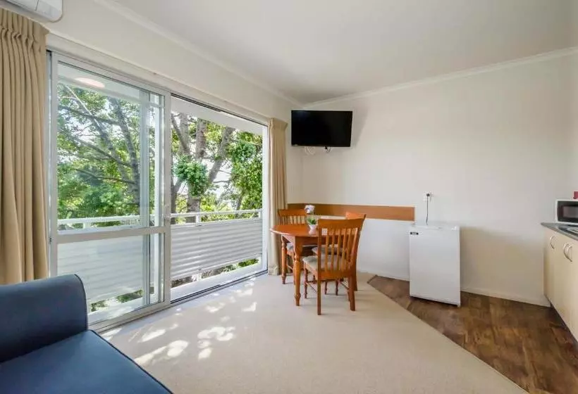 استودیوی استاندارد, Raumati Sands Resort