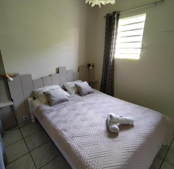 بانگلوی استاندارد 2 خوابه, Ti Village Creole