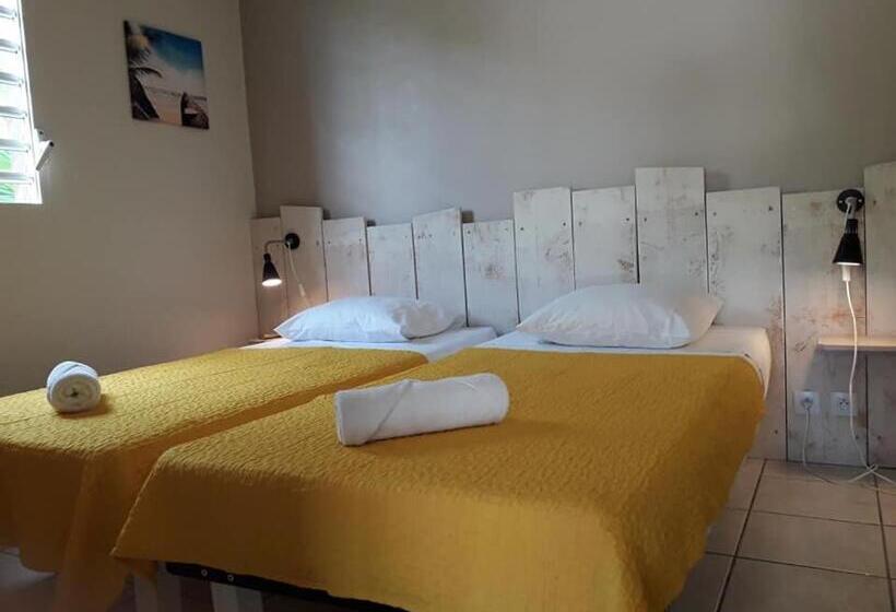 بانگلوی استاندارد 2 خوابه, Ti Village Creole