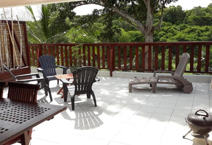 بانگلوی استاندارد 2 خوابه, Ti Village Creole