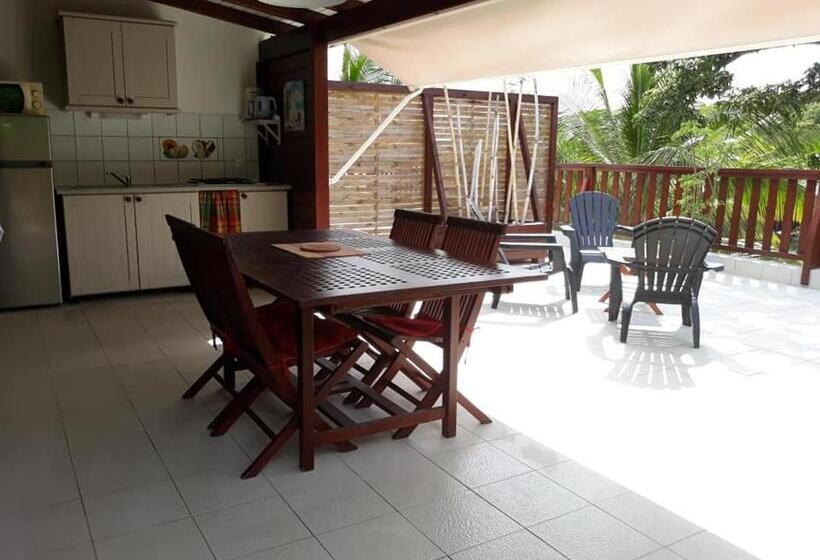 بانگلوی استاندارد 2 خوابه, Ti Village Creole