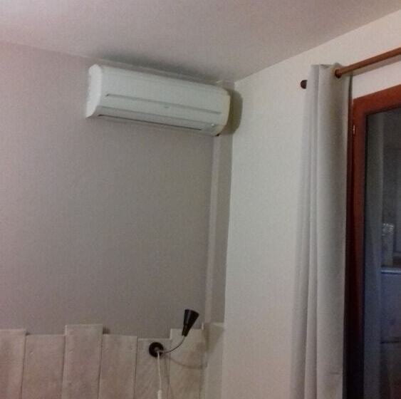 استودیوی استاندارد, Ti Village Creole