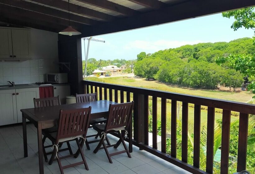 بانگلوی استاندارد 2 خوابه, Ti Village Creole