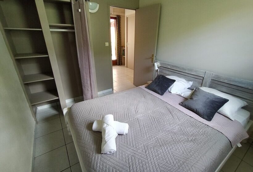 بانگلوی استاندارد 2 خوابه, Ti Village Creole