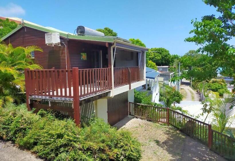 بانگلوی استاندارد 2 خوابه, Ti Village Creole