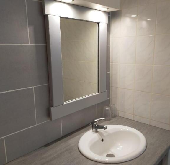 بانگلوی استاندارد 2 خوابه, Ti Village Creole