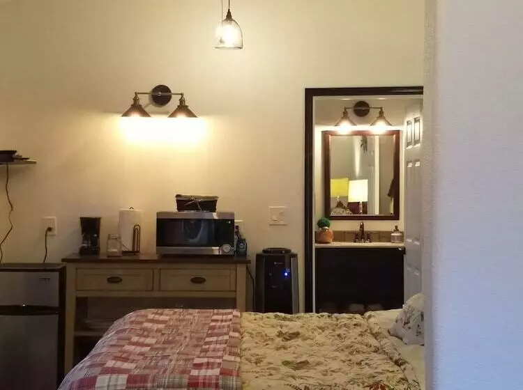 デラックスバンガロー, Volcano Acres Ranch B&b