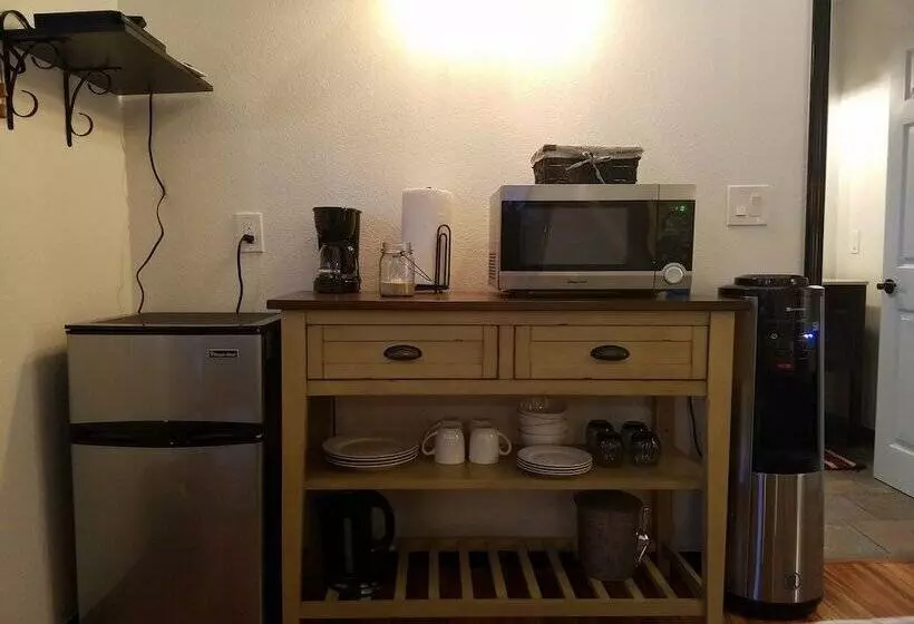 デラックスバンガロー, Volcano Acres Ranch B&b