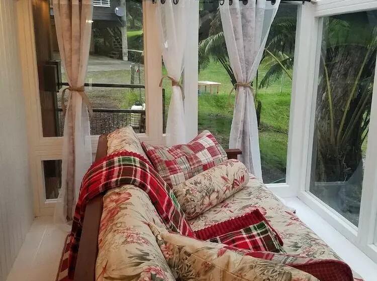 デラックスバンガロー, Volcano Acres Ranch B&b