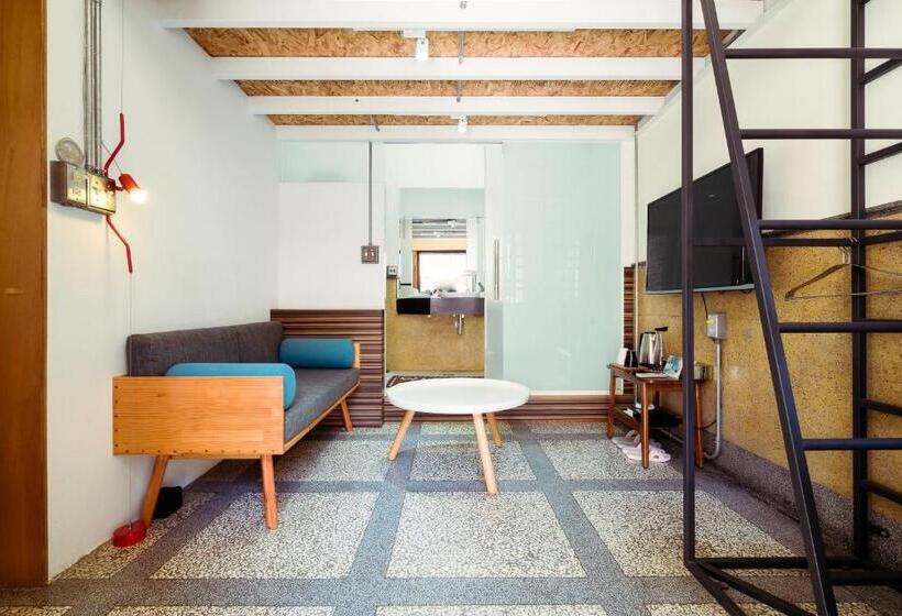 اتاق استاندارد با بالکن, With Inn Hostel