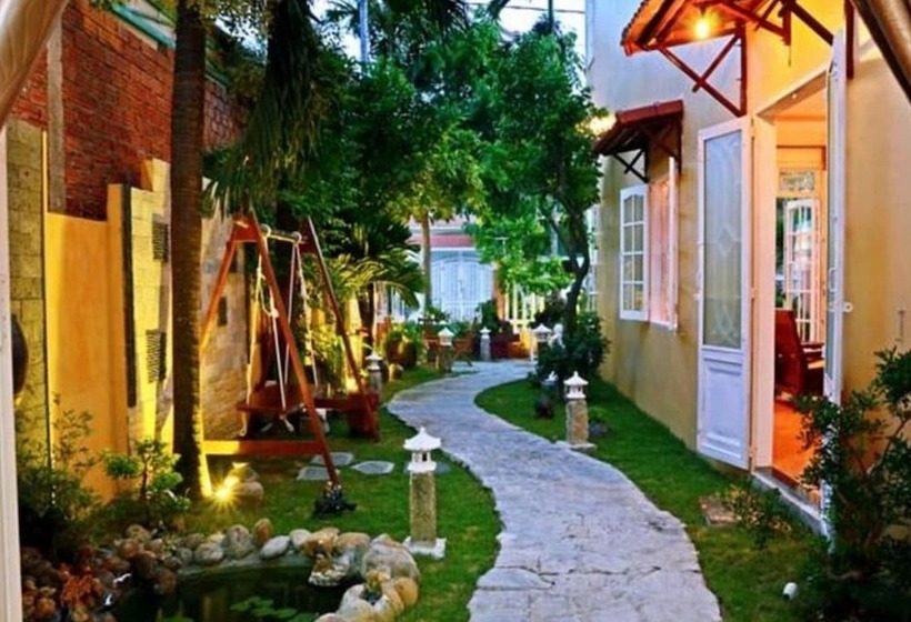 اتاق خانوادگی با چشمانداز باغ, Green Garden Homestay