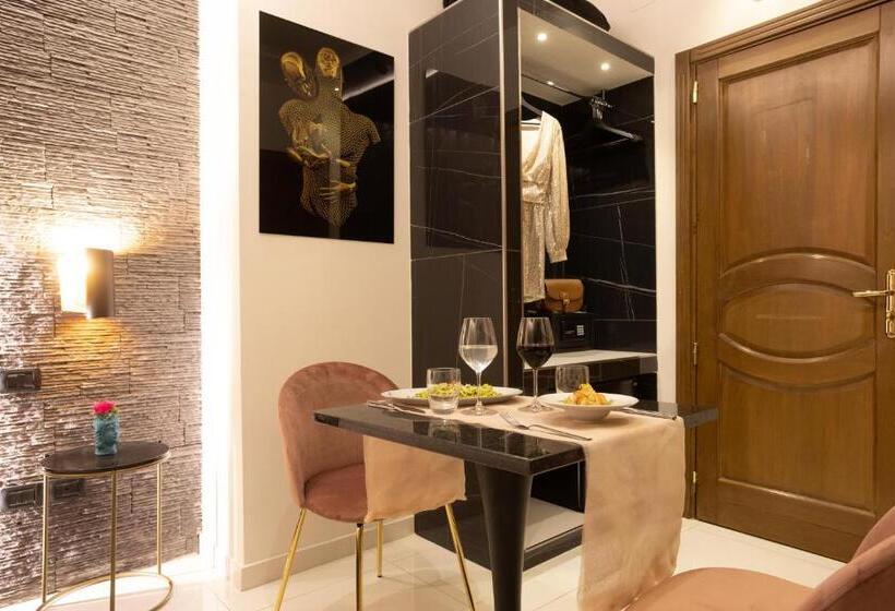 جناح جونيور, Albergo Pompei Valley