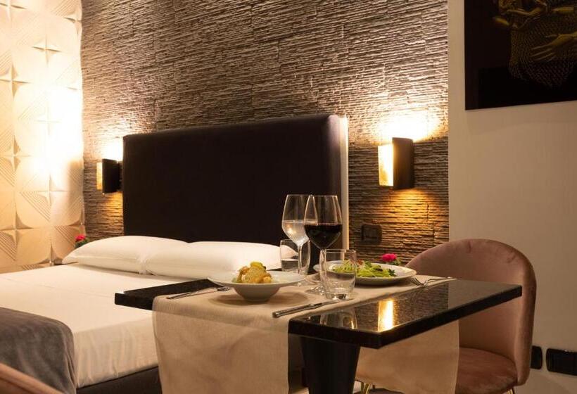 جناح جونيور, Albergo Pompei Valley