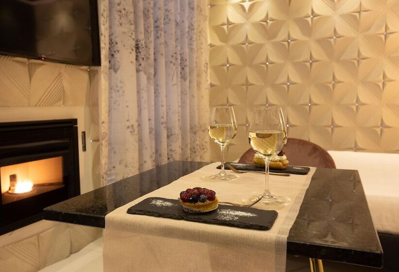 جناح جونيور, Albergo Pompei Valley