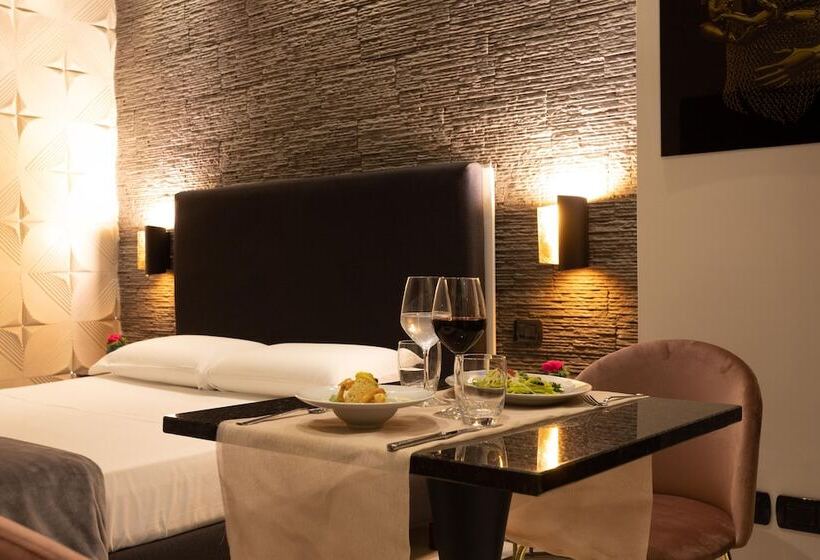 جناح جونيور, Albergo Pompei Valley