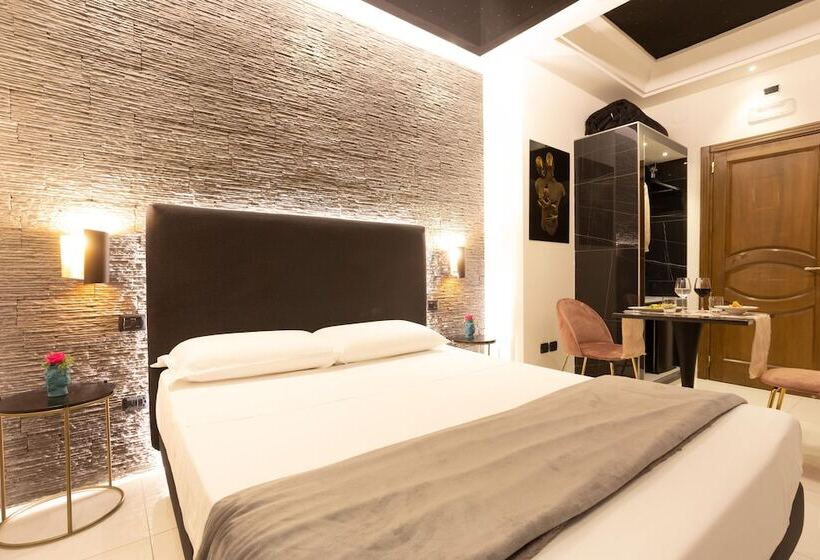 جناح جونيور, Albergo Pompei Valley