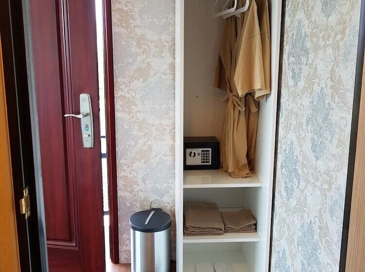 סטודיו פרמיום, Dsine Resort