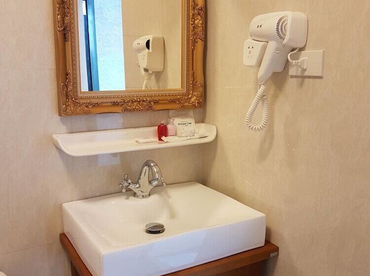 סטודיו פרמיום, Dsine Resort