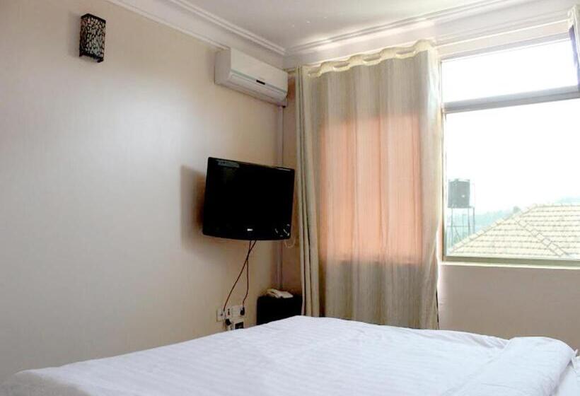 اتاق استاندارد یک نفره, Eight Winx