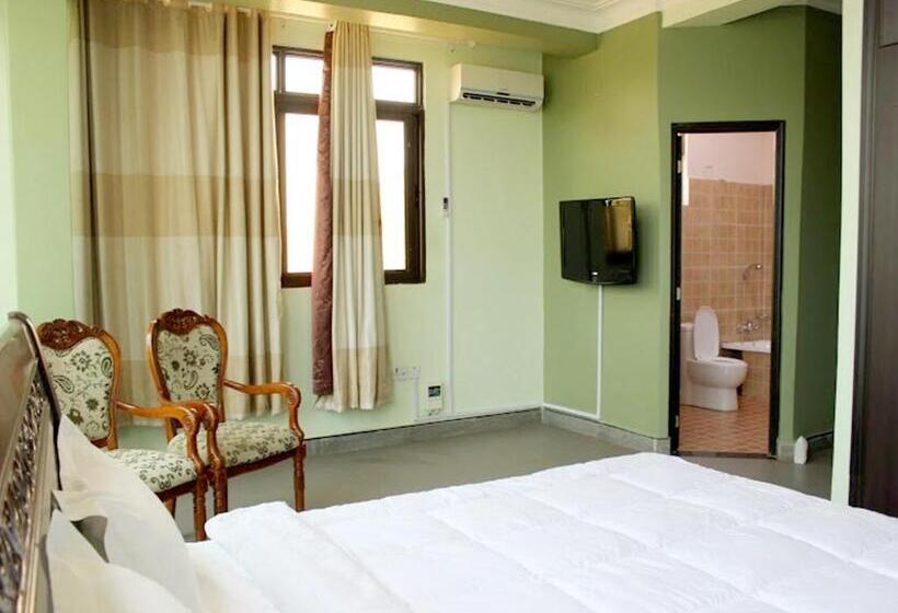 اتاق استاندارد یک نفره, Eight Winx