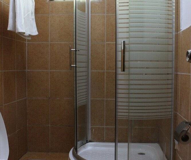 اتاق استاندارد یک نفره, Eight Winx