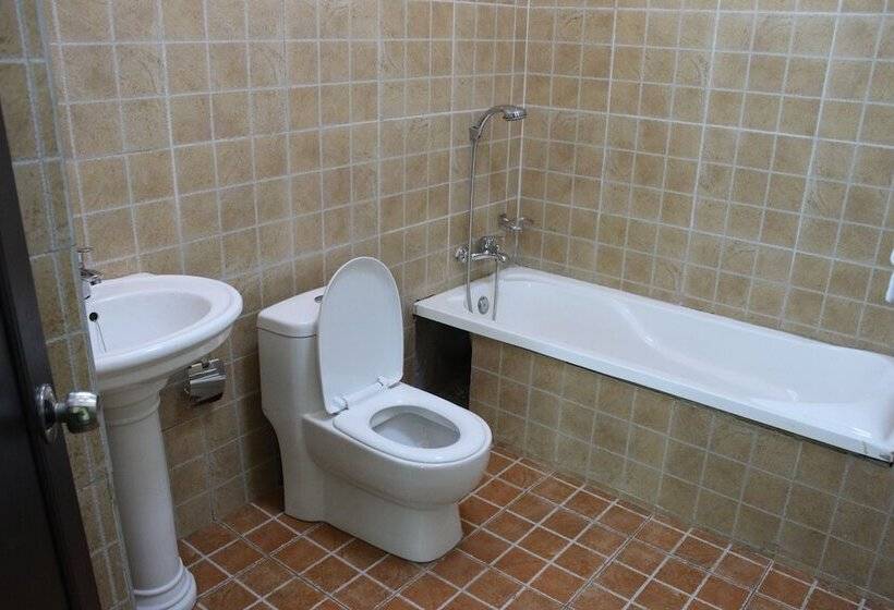 اتاق استاندارد یک نفره, Eight Winx