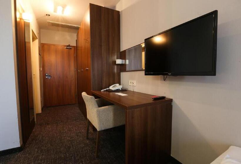 コンフォートトリプルルーム, Sliško